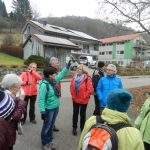 Die Wanderführerinnen Rosi und Viola begrüßen 40 Wanderfreunde