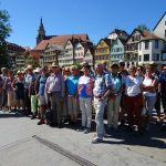 Die Wandergruppe vor der historischen Tübinger Altstadt