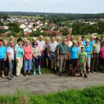 Die Seniorenwandergruppe mit Blick auf Wüstenrot