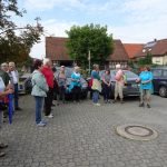 Gisela Grischy begrüßt die Seniorenwanderer