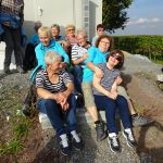 Lustige Gespräche in der Herbstsonne