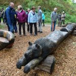 Holzschnittkunst unterhalb der Löwensteiner Burg
