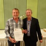 Herbert Bender wird für 40 Jahre Mitglied in der Ortsgruppe Untersteinbach geehrt