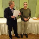 Hajo Wolff wird für 25 Jahre Mitglied in der Ortsgruppe Untersteinbach geehrt